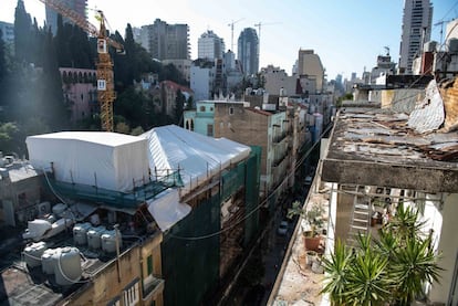 Aspecto de la calle de Gemeize en el barrio cristiano de Beirut desde el salón de Cocó.