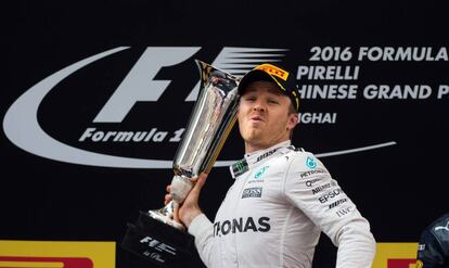 Nico Rosberg celebra su victoria en el GP de China.