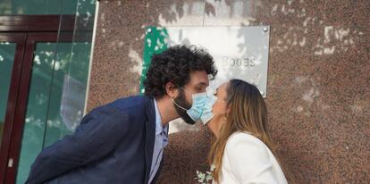 Una de las primeras bodas en la fase 2 del estado de alarma por coronavirus. 