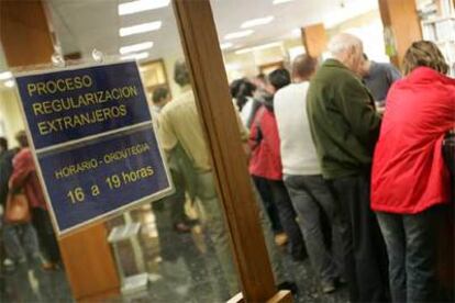 Trámites para el proceso de regularización de extranjeros en San Sebastián.