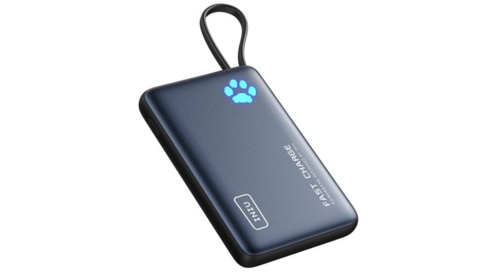 Batería externa con 10.000 mAh de capacidad.