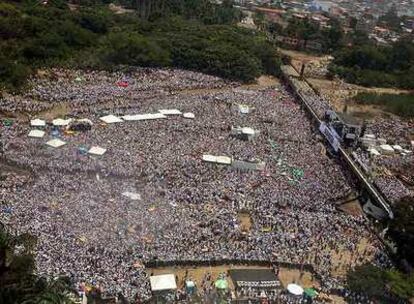 Unas 100.000 personas acudieron ayer al concierto organizado en el Puente Simón Bolívar.