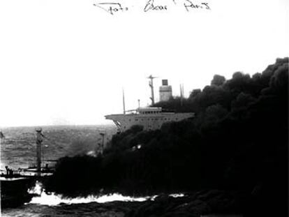 Imagen del naufragio del <b></b><i>Mar Egeo</i> en las costas gallegas en 1992.