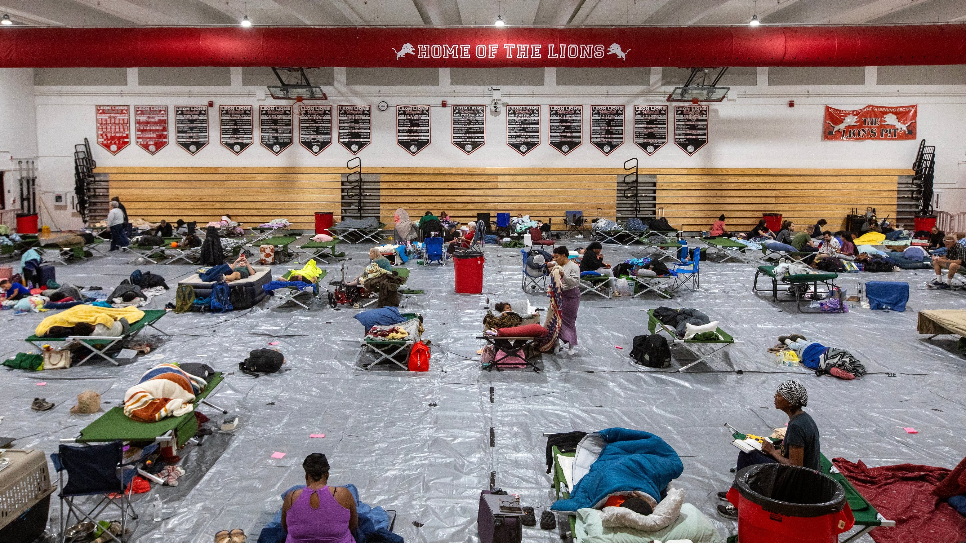 Undocumented immigrants fear going to emergency shelters against the hurricane season in Florida | Immigration in the United States