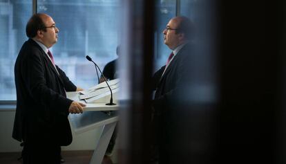 Miquel Iceta en la sala de prensa del Parlament.