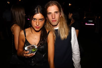 El modelo Mario Sanz junto a su pareja, Itz&iacute;ar.