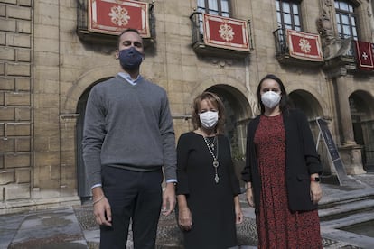 De izquierda a derecha, Javier García Fernández, Pilar Martínez Suárez y Verónica Real Martínez, el jueves en Oviedo.