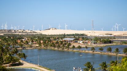 Quilombo do Cumbe, cercado pelo parque eólico, tanques de carcinicultura e empreendimentos turísticos.