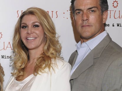 Michelle Berk y su marido, Jeff Berk, posan ante la prensa en la inauguración de un local en Los Ángeles en 2013.