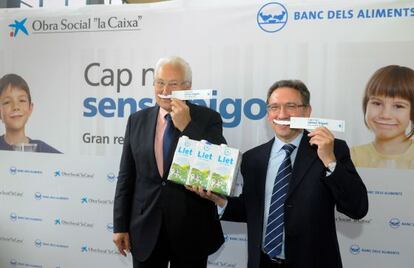 El president del Banc d’Aliments de Barcelona, Eduard Arruga, i el director general de la Fundació la Caixa, Jaume Giró.