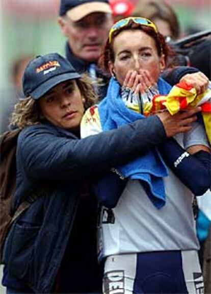 Joane Somarriba, emocionada y extenuada tras haber alcanzado la tercera plaza.