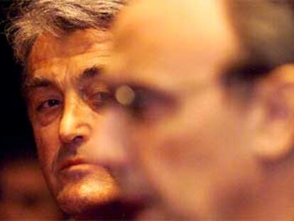 Radomir Antic, con Joan Gaspart, ayer, en el acto de presentación del serbio como técnico del Barça.
