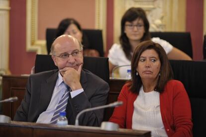 La concejala Marga Mart&iacute;n junto al alcalde de Ourense