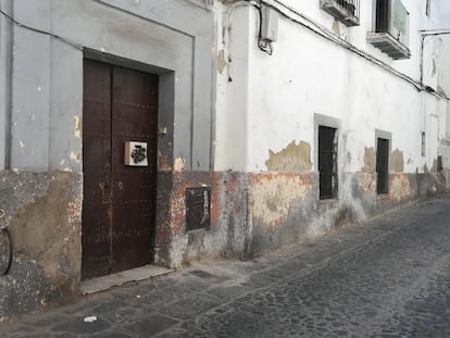 Vivienda de la calle Justicia, en el centro histórico de Jerez de la Frontera (Cádiz), donde una mujer de 57 ha sido presuntamente asesinada este jueves.