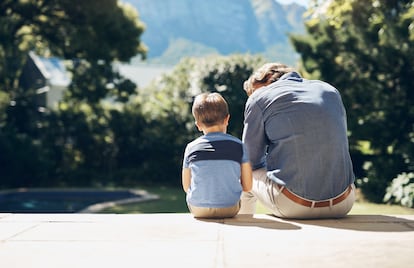 Los niños pueden desconocer si un adulto está o no triste, pero sí que notan un cambio en su actitud hacia peor en la relación intrapersonal.