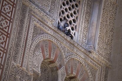 Molduras en la puerta del Baptisterio.