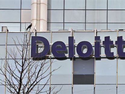 Logotipo de Deloitte en una de sus sedes. 