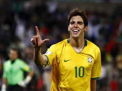 Kaká celebra un gol con la selección brasileña