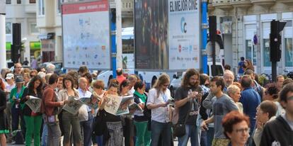 Colas para asistir a una de las proyecciones del Festival Internacional de Cine de San Sebastián. 