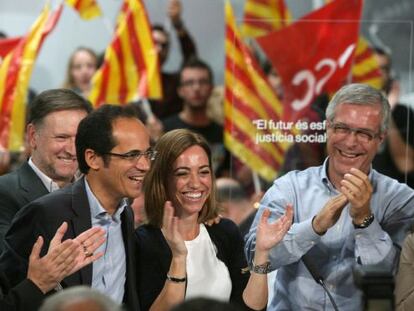 Carme Chacón junto all alcalde de Tarragona, Josep Felix Ballesteros; el candidato del PSC por Tarragona, Francesc Vallès y Marcelino Iglesias durante el mitin electoral del PSC celebrado hoy en Tarragona.