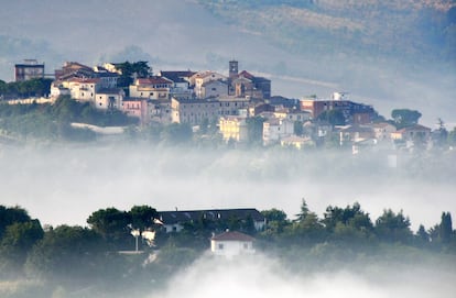 Un día de niebla en Polverigi, en la provincia italiana de Ancona.