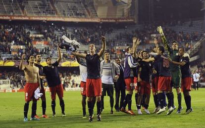 Los jugadores del Atlético celebran el pase a la final europea.