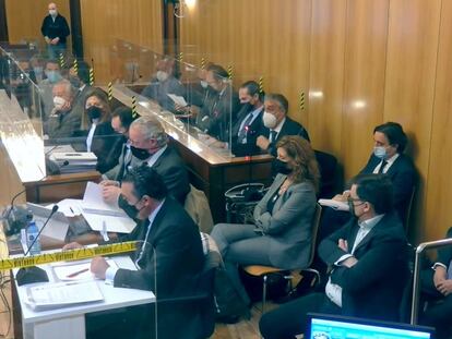 Parte de los acusados durante el juicio iniciado este lunes en la Audiencia de Valladolid por el denominado caso 'Perla Negra'.