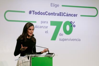 La reina Letizia da un discurso durante la presentación en Madrid de la campaña Todos contra el cáncer, promovida por la Asociación Española Contra el Cáncer (AECC).