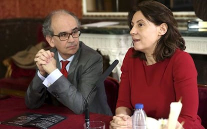 Paolo Pinamonti y la directora del INAEM, Montserrat Iglesias, durante la presentación de la temporada 2015/16.