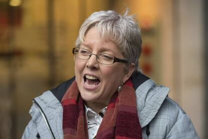 La exdelegada en China de la BBC, Carrie Gracie, en una entrevista con los medios en Londres este lunes.