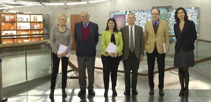 De izquierda a derecha, Victoria Camps, fil&oacute;sofa; Jos&eacute; Antonio Marina, fil&oacute;sofo, escritor y pedagogo; Elisa Dur&aacute;n, directora general adjunta de la Fundaci&oacute;n La Caixa; Jos&eacute; Luis Pardo, catedr&aacute;tico de Filosof&iacute;a; Francisco Calvo Serraller, catedr&aacute;tico de Historia del Arte, y Mercedes Basso, directora general de la Fundaci&oacute;n Arte y Mecenazgo. 