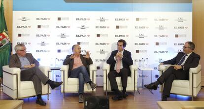 Ignacio Fern&aacute;ndez Toxo, Pepe &Aacute;lvarez, Antonio Garamendi y Miguel Jim&eacute;nez, subdirector de EL PA&Iacute;S.  