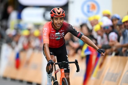 Egan Bernal de Colombia durante el 111? Tour de Francia 2024.