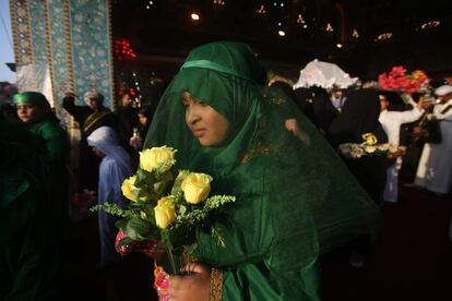 Chiitas iraquíes participan en actos de conmemoración por el período de luto de Ashura, en la ciudad sagrada de Karbala (Iraq). El festival religioso de Ashura, que incluye diez días de luto, conmemora el séptimo asesinato de Imam Hussain, el nieto del profeta Mahoma.