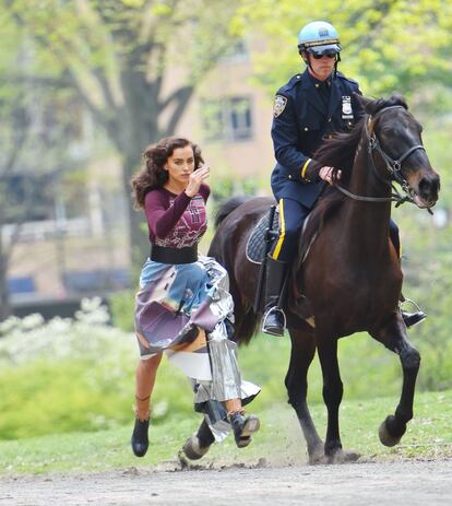 Irina Shayk ha paralizado parte del parque neoyorquino de Central Park con su nueva sesión de fotos.
