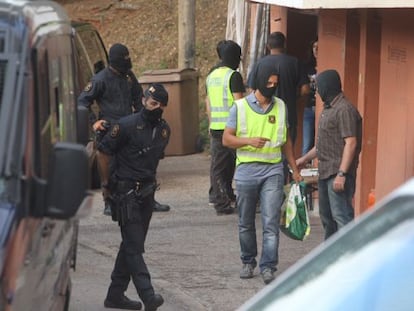 Agentes registran varios pisos en Font de la P&oacute;lvora.