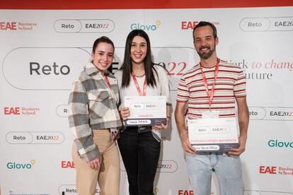 El alumno Sergi Hervás del colegio Immaculada Concepció Horta es el ganador de la segunda edición Business Challenge de EAE Business School, que este año se ha planteado soluciones creativas e innovadoras a dos casos prácticos de Glovo. En la categoría de marketing, el premio ha sido para Clàudia Subirós, de la Escola Tècnica de Girona, que ha presentado una estrategia de marketing con las principales características de la campaña.