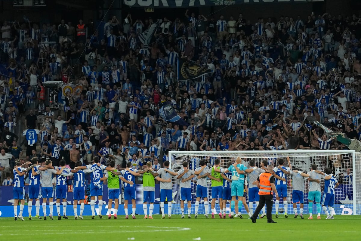 La Policía identifica a tres ultras del Espanyol por la pancarta de un árbitro con una diana en la cabeza
