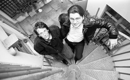 The fathers of cyberpunk literature, William Gibson (left) and Bruce Sterling, pictured in the U.K. in 1992.