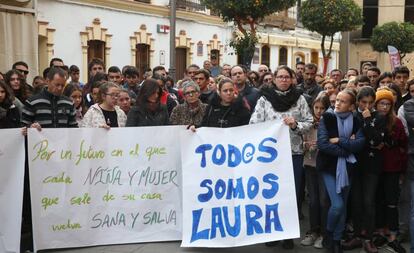 A minute of silence in Huelva to honor the memory of Laura Luelmo.