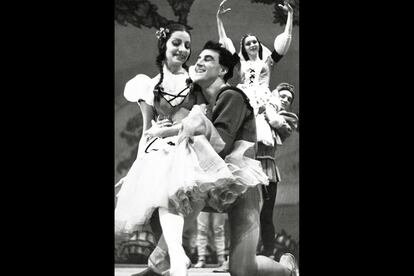 Alicia Alonso en su debut como Giselle en 1943, acompa&ntilde;ada por Ant&oacute;n Dolin. Ballet Theatre, Metropolitan Opera House , Nueva York. 