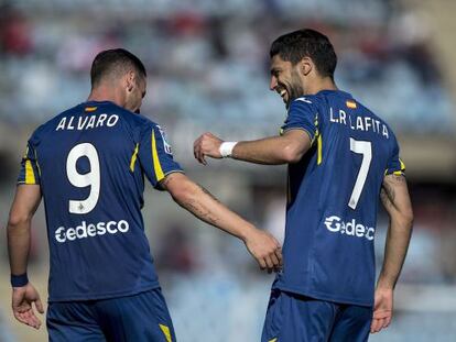 Lafita celebra con Álvaro el segundo gol del Getafe.