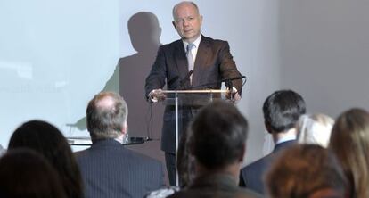 El jefe de la diplomacia británica, William Hague, en la presentación del documento sobre Escocia.