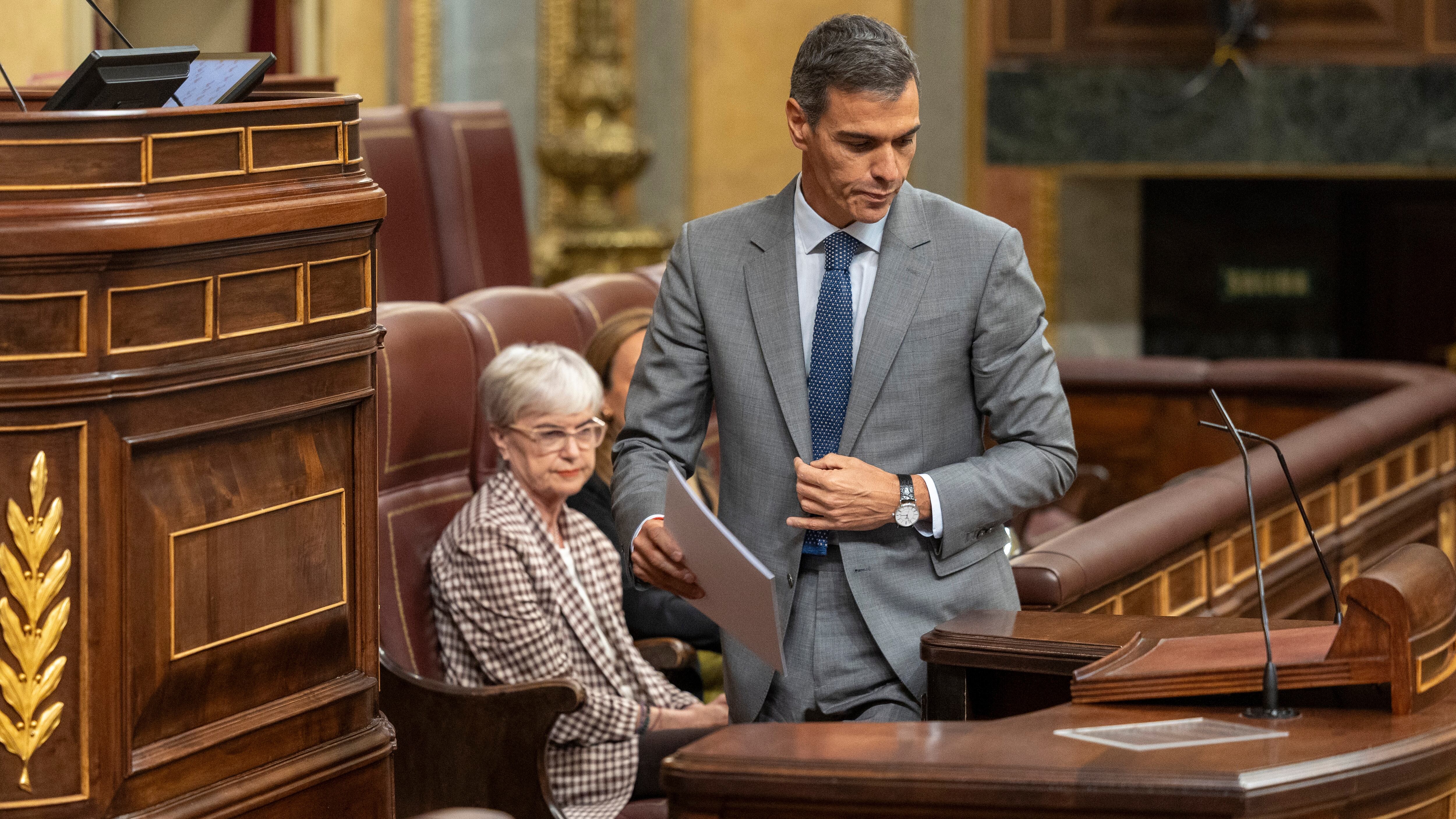 Sánchez mide el alcance del malestar social contra la derecha para decidir si convoca ya elecciones