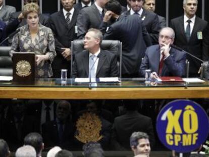 Dilma Rousseff junto a los presidentes de la Cámara de los Diputados y del Senado, el martes en Brasilia. EFE