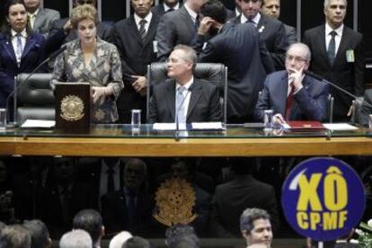 Dilma Rousseff junto a los presidentes de la Cámara de los Diputados y del Senado, el martes en Brasilia. EFE