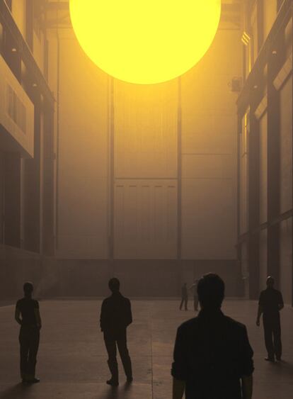 <i>Weather project</i><b> (2003),</b> instalación de Olafur Eliasson en la Tate Modern.