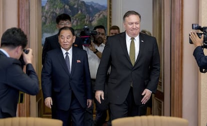 El secretario de Estado de EE UU, Mike Pompeo (derecha), en Pyongyang este sábado durante la cumbre bilateral con Corea del Norte.