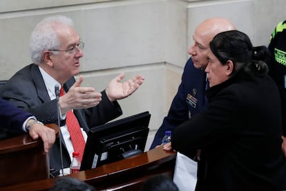 El ministro de Hacienda de Colombia, José Antonio Ocampo, durante el debate sobre la reforma tributaria en la plenaria del Senado en Bogotá (Colombia).