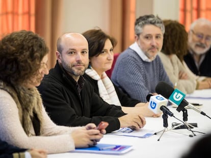 Villares, durante la reunión del domingo en la que fue elegido portavoz de En Marea.